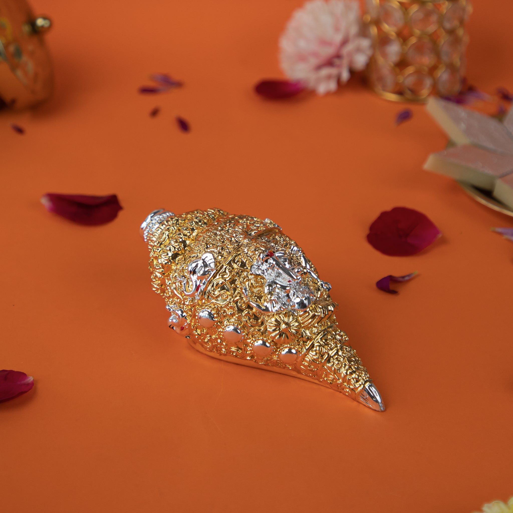 Golden Shankh with Velvet Box – Auspicious Conch Shell for Pooja, Vastu & Diwali Gifting