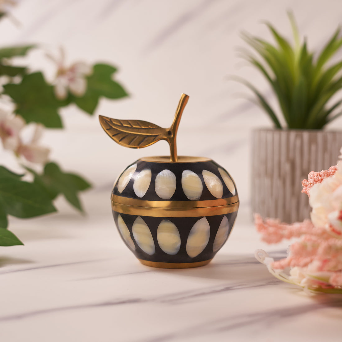 Mother-of-Pearl Apple-Shaped Black Trinket Box for Jewelry and Keepsakes (Pack of 5/10/20)