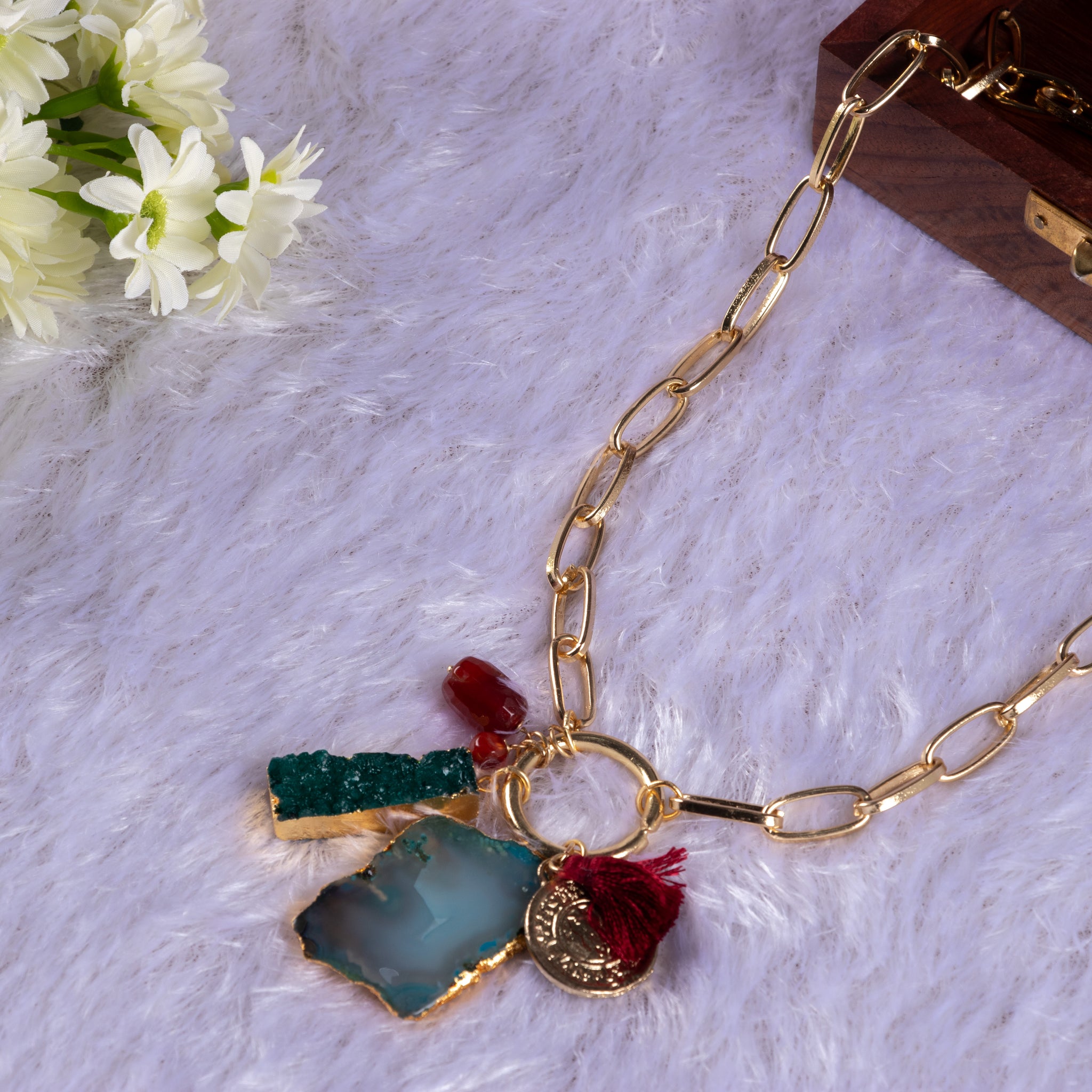 Zaariya Agate Trio Pendant Necklace